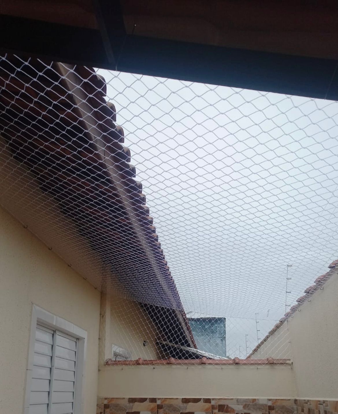 Rede de proteção instalada em ambiente